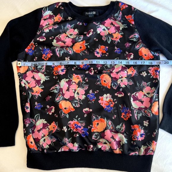 Forever 21 Floral print front‎ black sweater - women's large - Picture 8 of 9